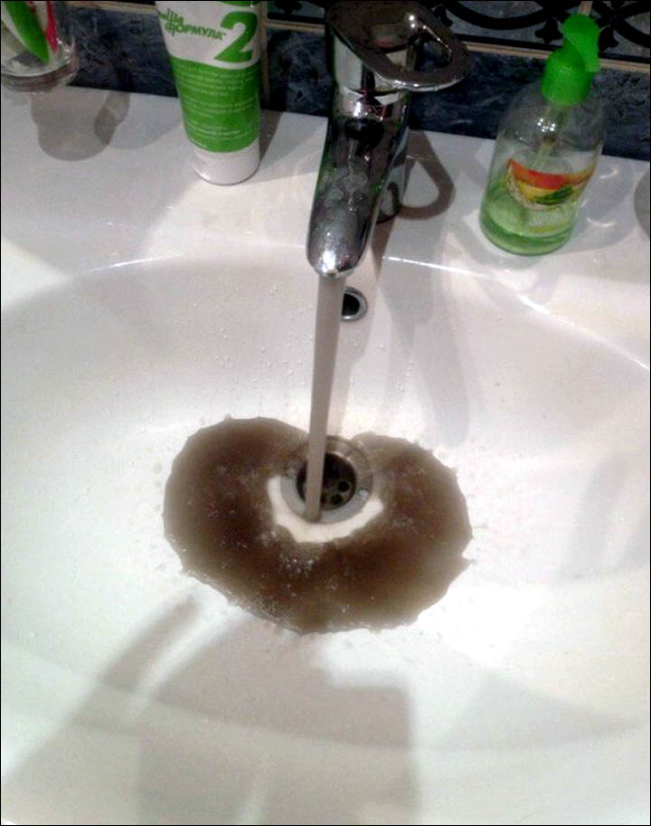Public Tap Water is Black from Russian Oil Spill