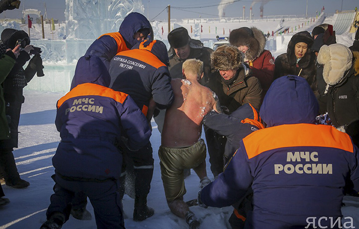 Rescuers dig Oleg out