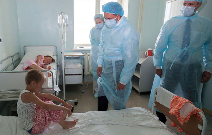 Kobylkin visits hospital