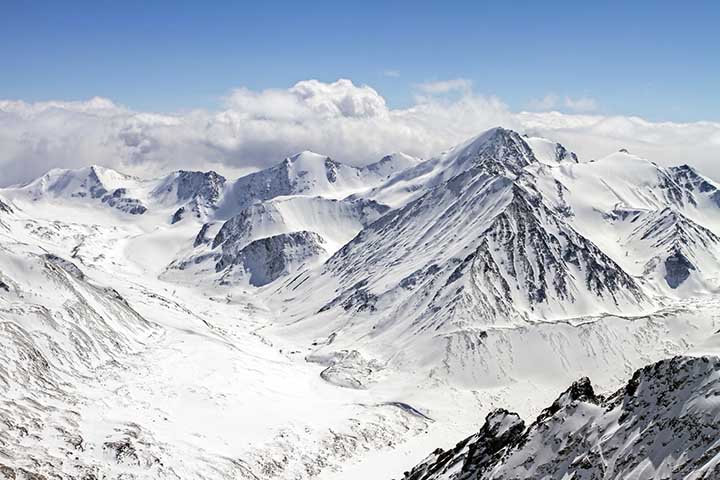 Two female university students survive as avalanche kills seven climbers in Altai Mountains 