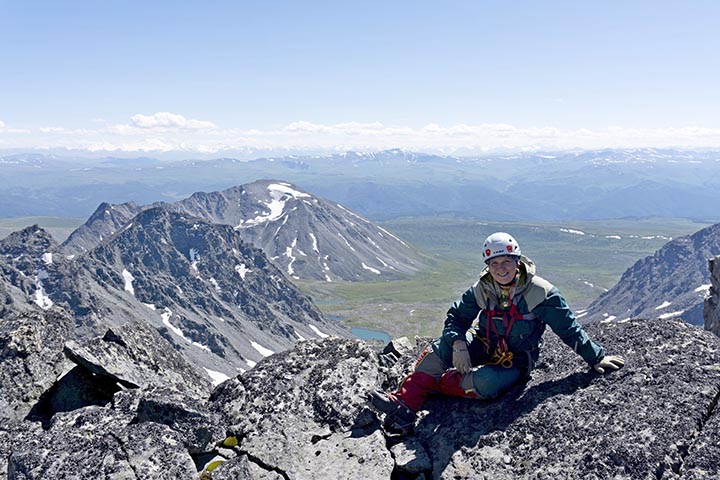 Two female university students survive as avalanche kills seven climbers in Altai Mountains 