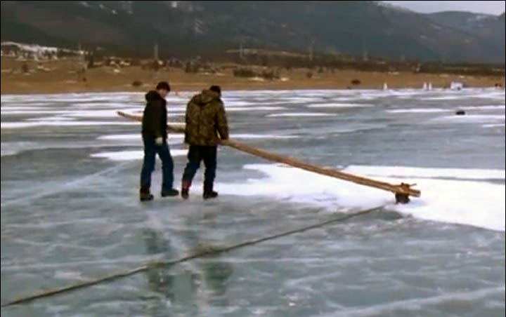 Amazing Siberian technique for rescuing cars from bottom of ice-bound Lake Baikal 