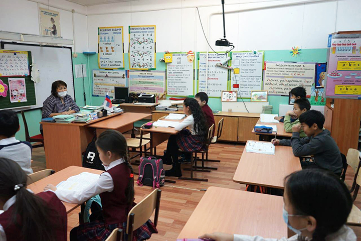 The world’s coldest school run as children in Yakutia gather to classes at -51C
