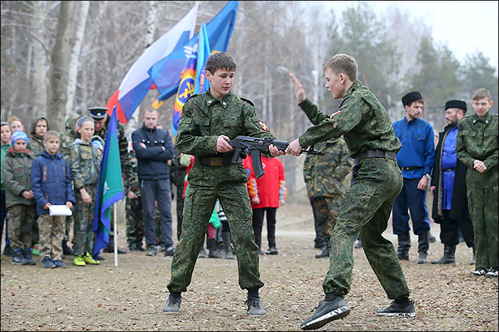 Teaching Cossack traditions to today's children