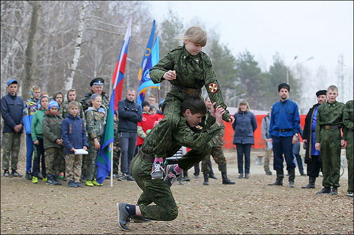 Teaching Cossack traditions to today's children