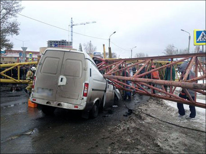 Crane fell in Omsk
