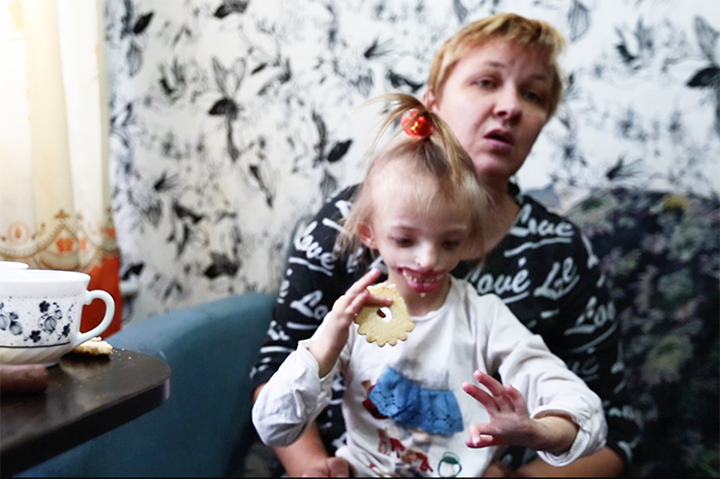 Millions of people donate to give 5 year old Darina a chance to smile