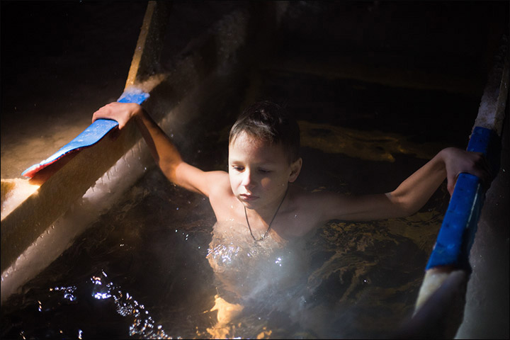 Thousands plunge into freezing waters to solemnly mark Orthodox Epiphany