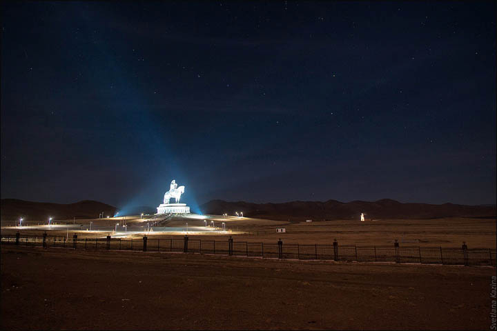 It is the bigger equestrian statue in the world