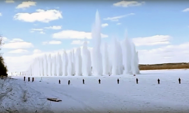 The art of avoiding floods: stunning choreographed ice fountains as Emergencies Ministry unclogs the Amur River