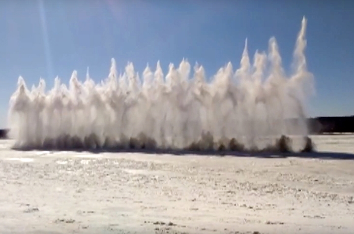 The art of avoiding floods: stunning choreographed ice fountains as Emergencies Ministry unclogs the Amur River