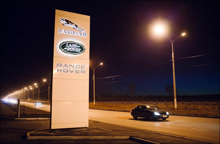 Boys aged 5 'tunnel their way out of kindergarten' to buy 'grown up car' at Jaguar showroom