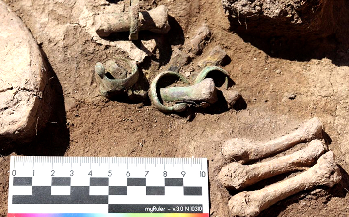 Siberian Lady of the Rings - rich bronze age burial reveals stunning set of funeral jewellery 