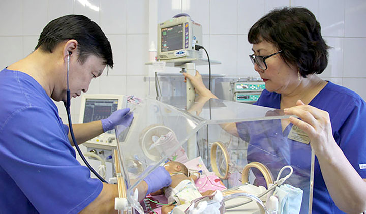 Medics nurse ‘miracle’ premature baby ‘the size of a pen’