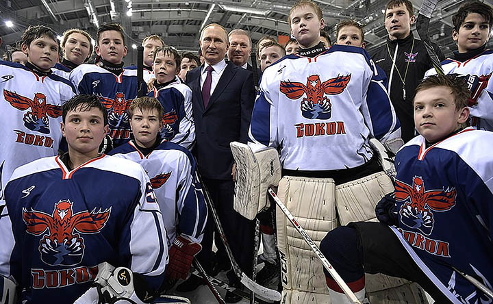 Putin and hockey team