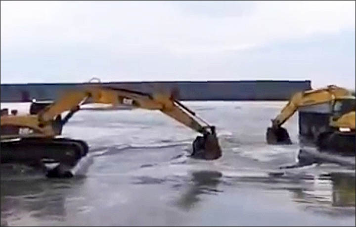 How to cross a river in Siberia