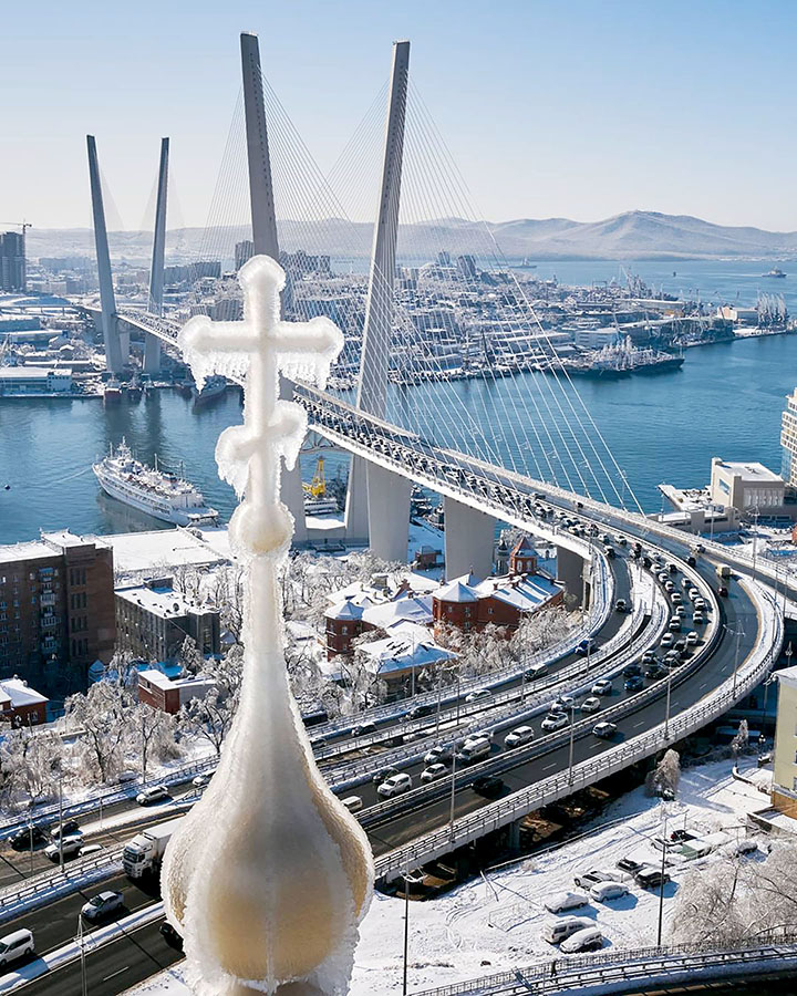 Call for extra hands to clear Russky bridge in Vladivostok, still shut after last week’s disastrous ice rain