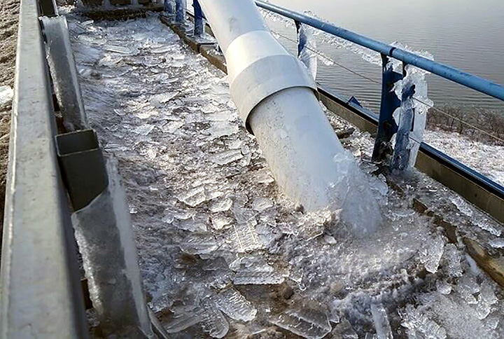 Call for extra hands to clear Russky bridge in Vladivostok, still shut after last week’s disastrous ice rain