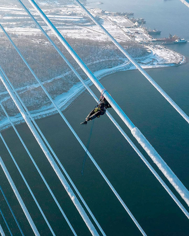 Call for extra hands to clear Russky bridge in Vladivostok, still shut after last week’s disastrous ice rain