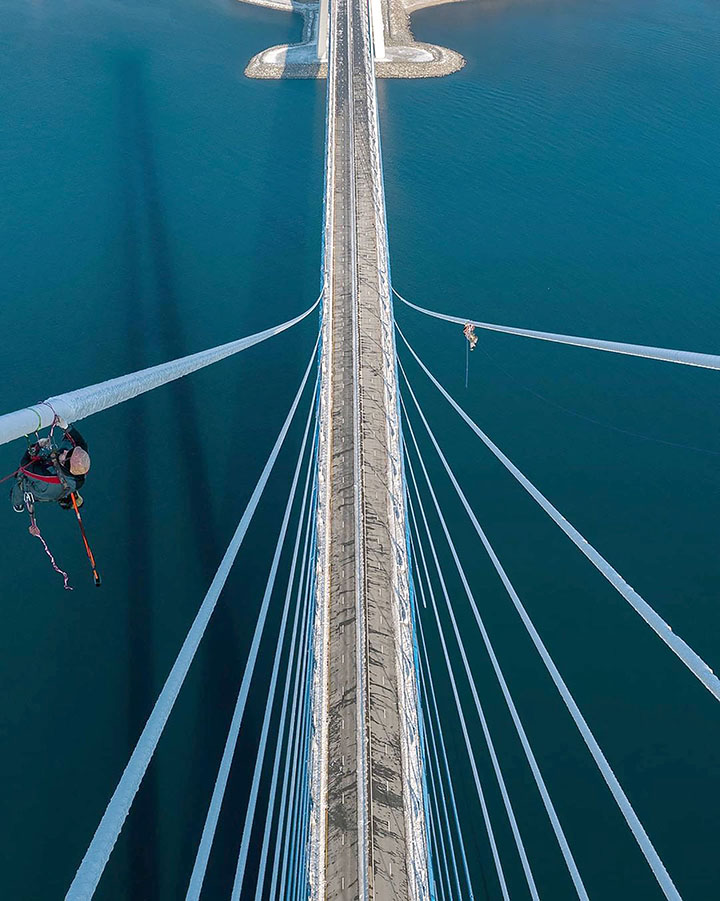 Call for extra hands to clear Russky bridge in Vladivostok, still shut after last week’s disastrous ice rain