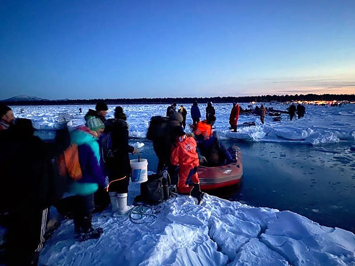 600 fishermen taken off floating ice in the Sea of Okhotsk
