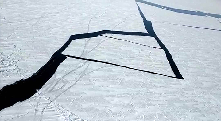 600 fishermen taken off floating ice in the Sea of Okhotsk