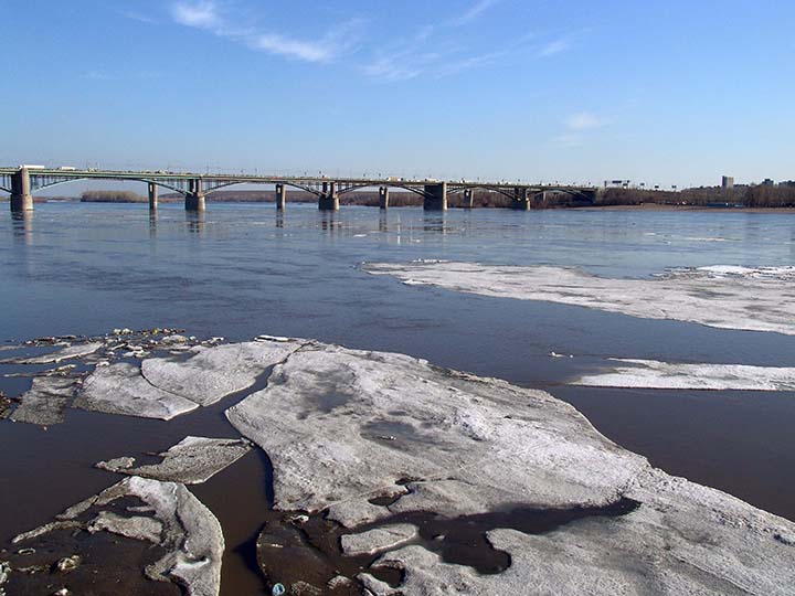 Ice drift in Novosibirsk