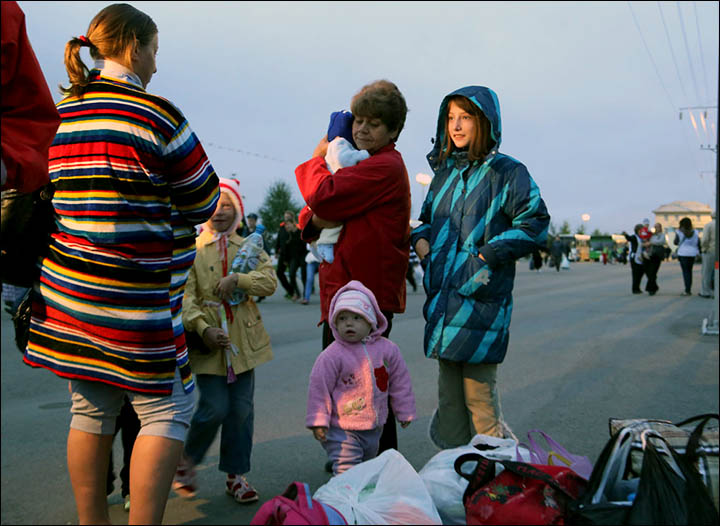 Hundreds of Ukrainian war refugees welcomed in Irkutsk to start new life