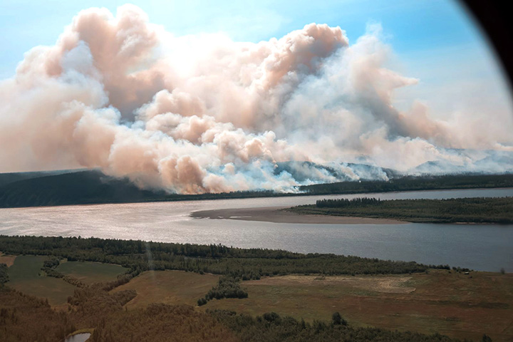 Peat fires continue to burn at air temperature of -50C in northeastern Yakutia 