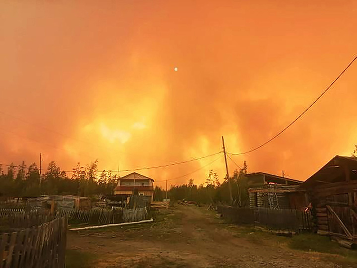 Peat fires continue to burn at air temperature of -50C in northeastern Yakutia