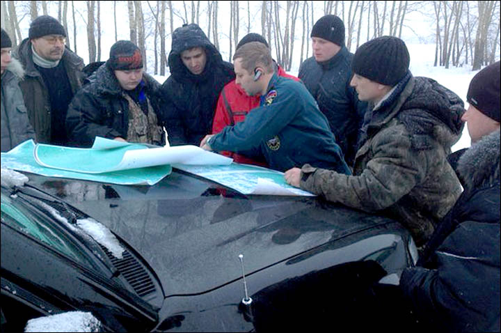 Russia's online rescue service saves two men lost in snow up to their chests in Siberia 