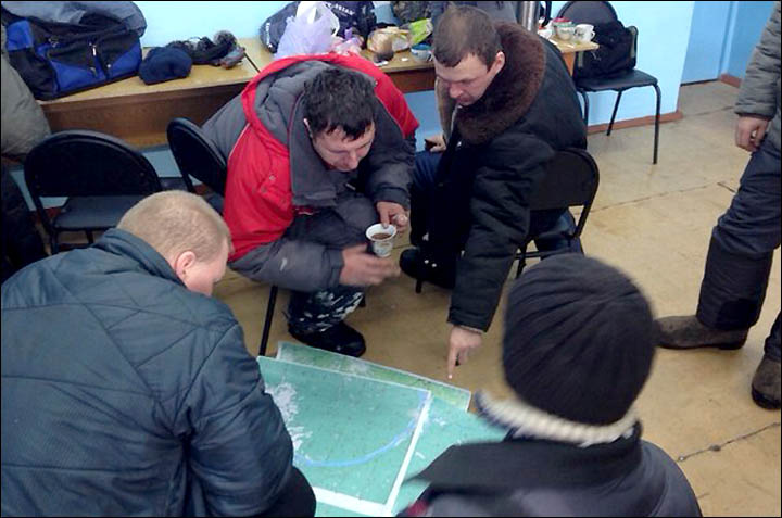Russia's online rescue service saves two men lost in snow up to their chests in Siberia 