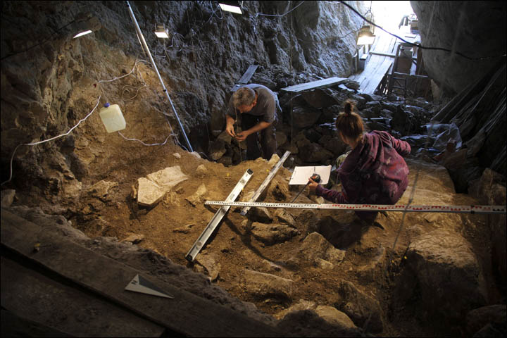 Fresh discoveries of ancient man's bone in Altai Mountains cave