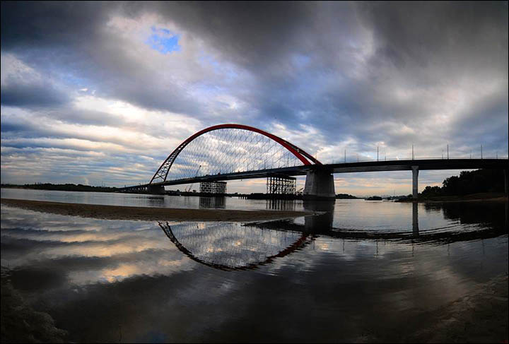 New crossing on the Ob River has the longest arch span in Russia and world's largest mesh arch