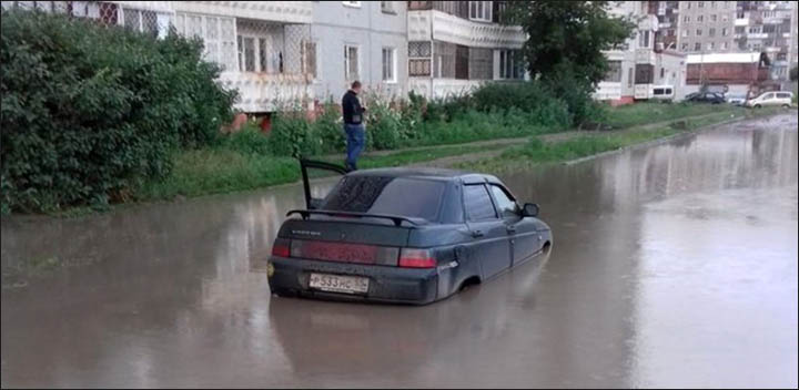 Omsk - flooded car