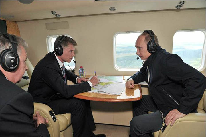 Vladimir Putin inspects flooded area in the Far East of Russia