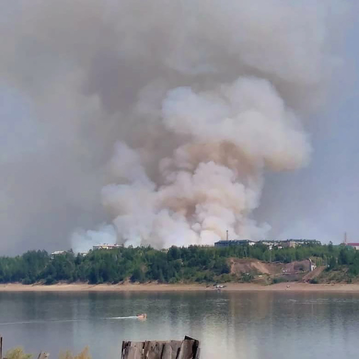 2019 für Waldbrände in Sibirien das „schlimmste Jahr aller Zeiten“ und „nur Regen kann jetzt Flammen löschen“