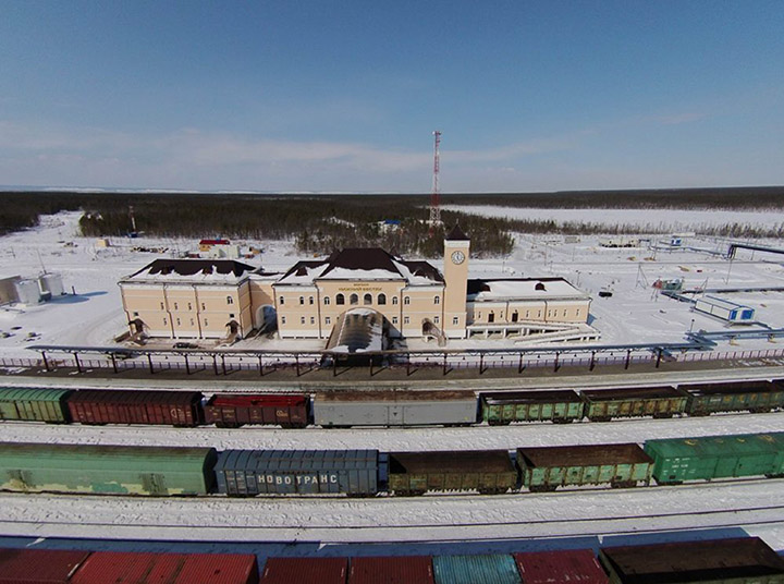 Cargo trains at Nizhny Bestyakh station