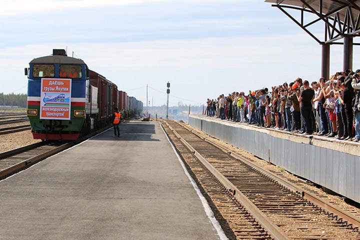 First cargo train at Nizhny Bestyakh in 2014