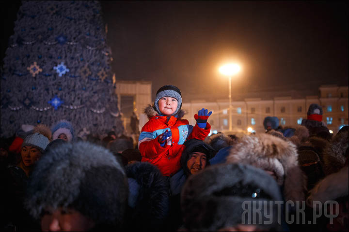 Kids on the X-mas tree opening in Yakutsk