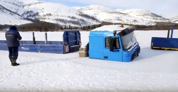 Heavy trucks of silver mining company in Yakutia get stuck in ice of river Tumara