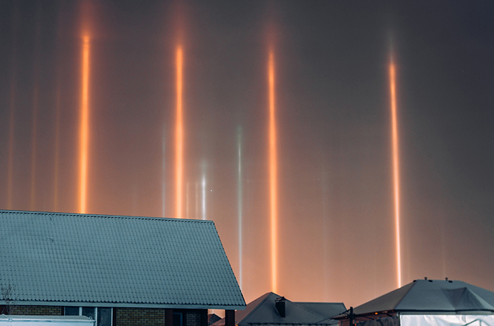 Impressive light pillars recorded over the city of Tyumen in Western Siberia 