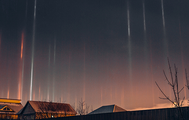 Impressive light pillars recorded over the city of Tyumen in Western Siberia 