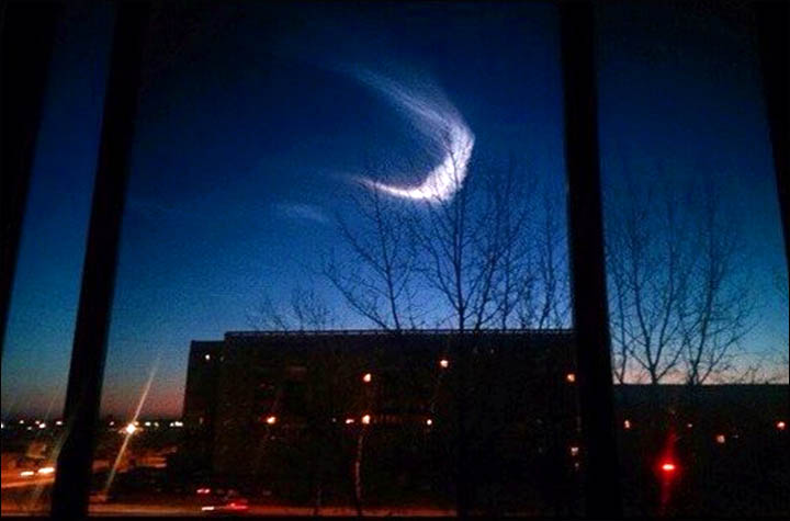 Spectacular UFO lights up the sky in Russian Far East