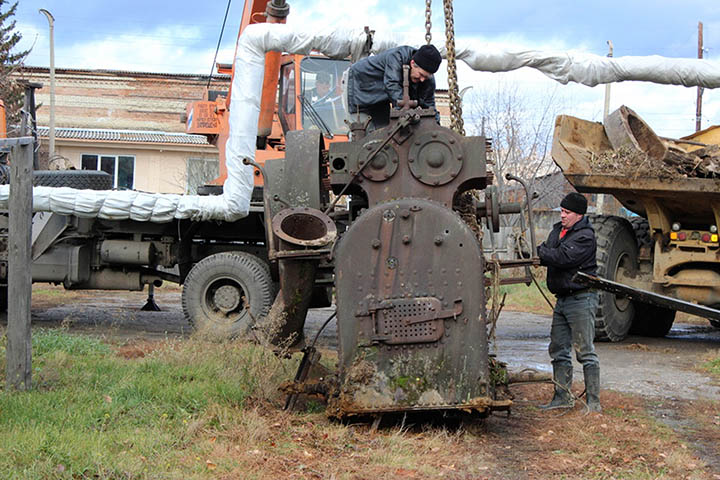 Steam engine delivered to museum