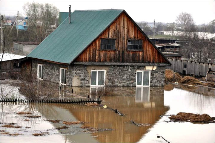 Melting snow causes spring floods across Altai