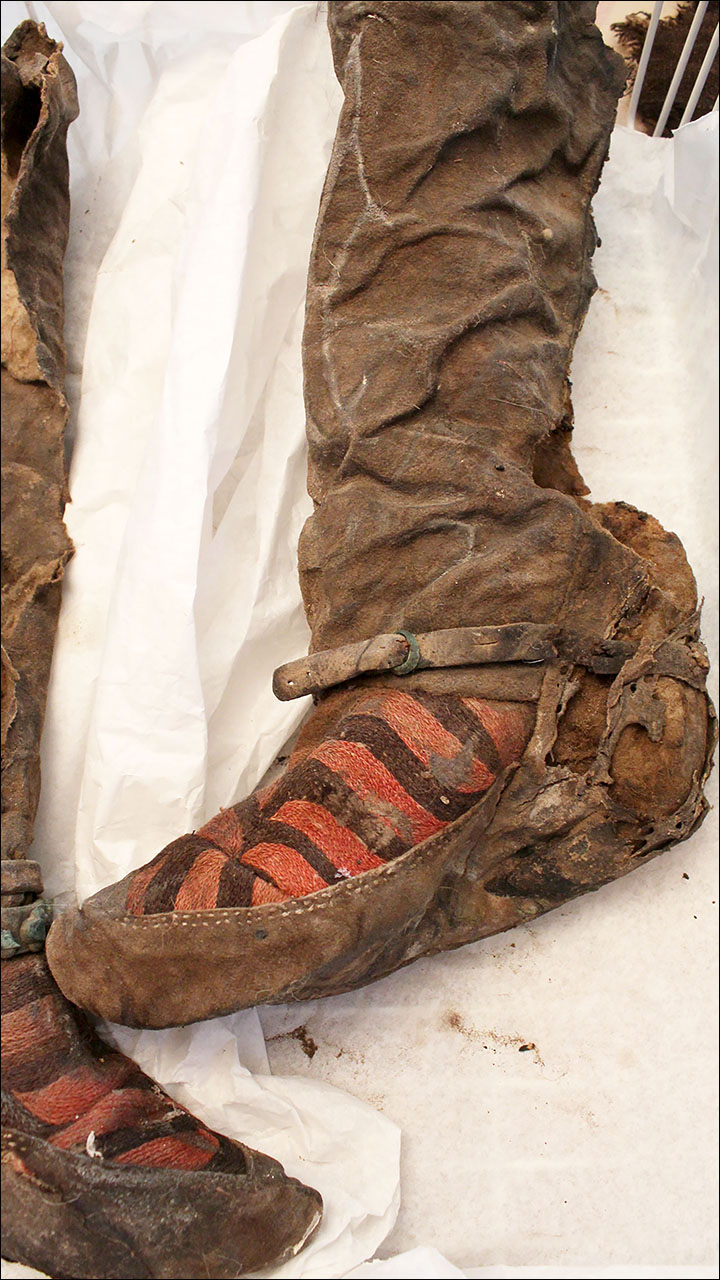 Skriv en rapport Løs dækning Ancient mummy 'with 1,100 year old Adidas boots' died after she was struck  on the head
