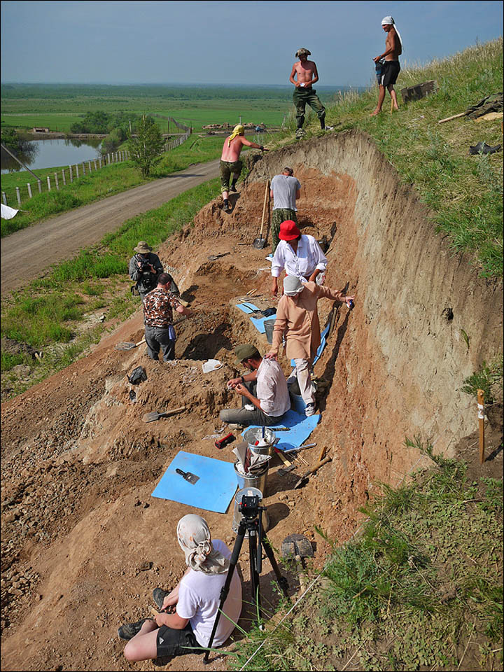 Archaeologists working in Shestakovo