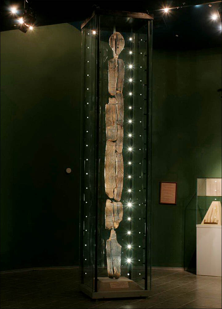 Shigir Idol on museum exhibition