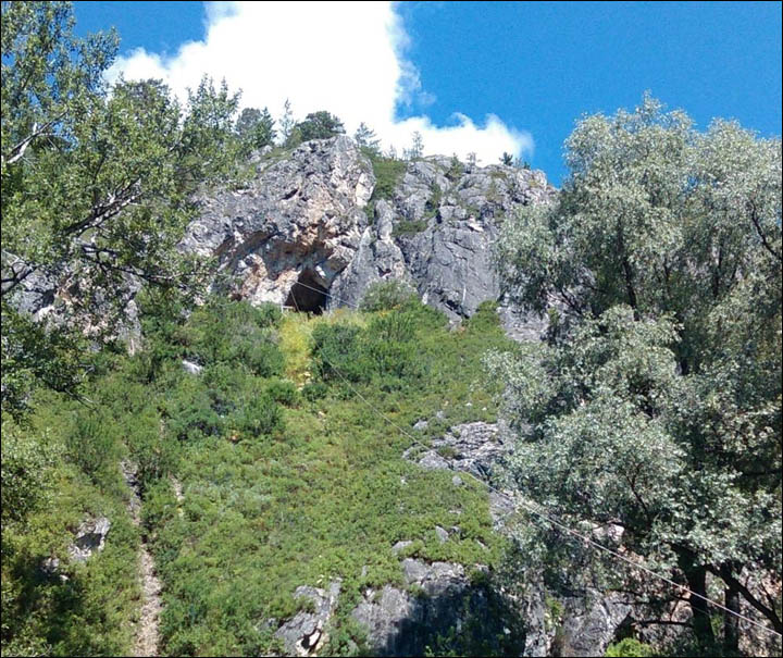 Fresh discoveries of ancient man's bone in Altai Mountains cave